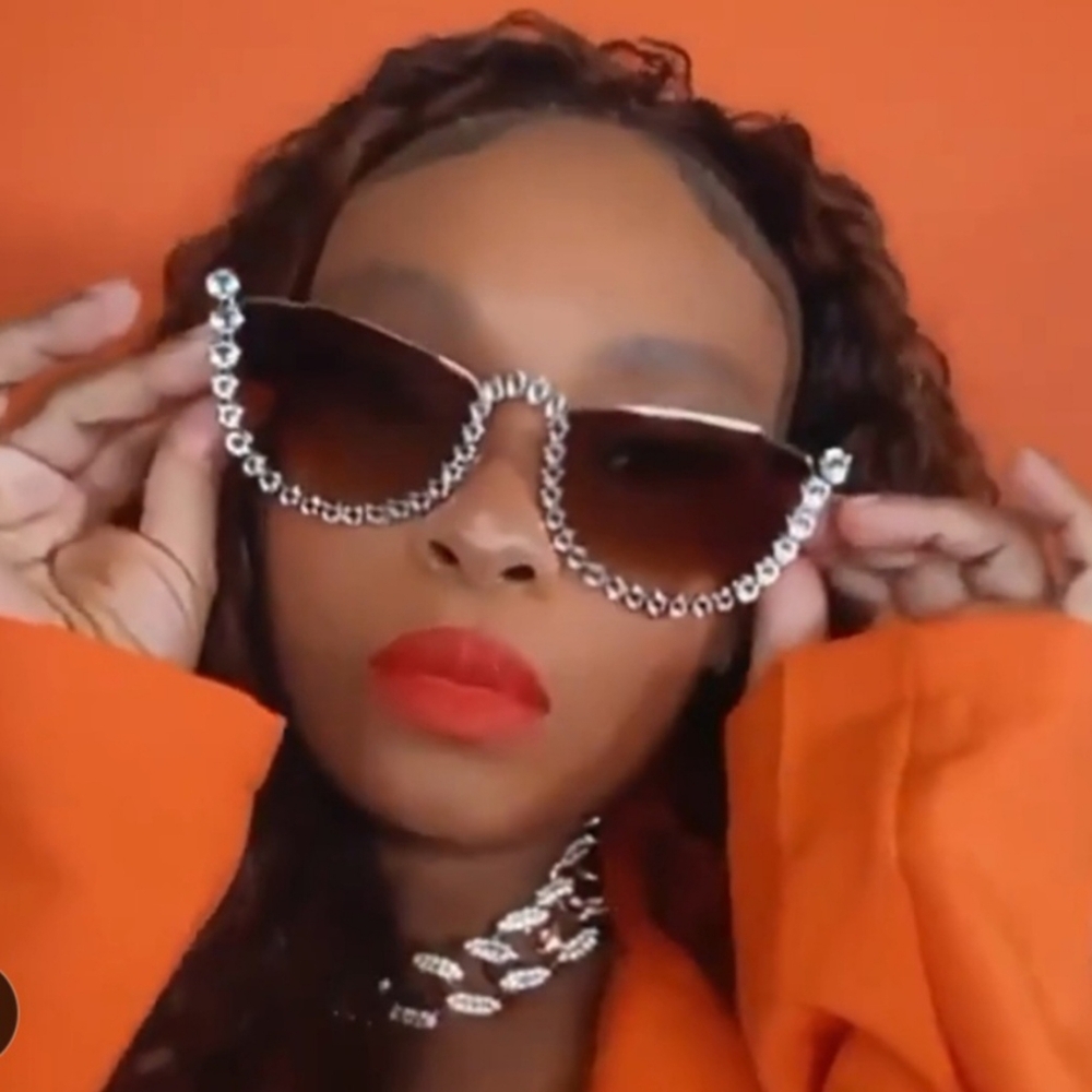 NORDSTOM DARING CAT EYE RHINESTONE SUNGLASSES NWOT